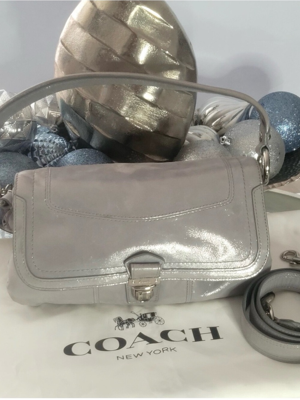 Coach Poppy Layla shimmery leather shoulder bag with a push-lock closure. - Picture 7 of 13